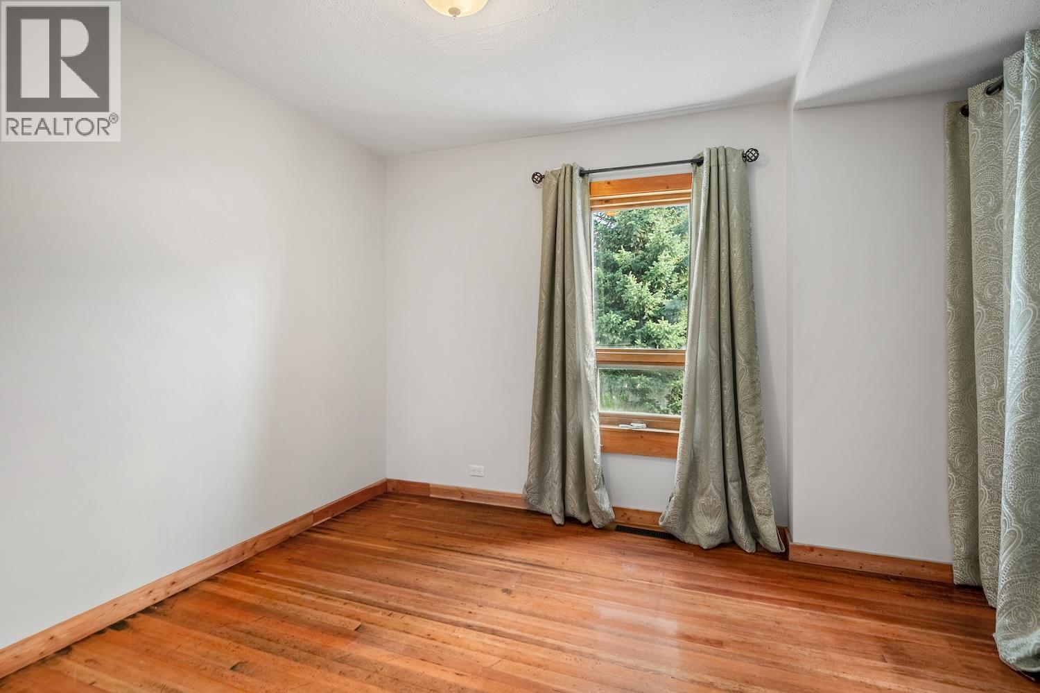 402 6a Avenue, Fernie, British Columbia  V0B 1M0 - Photo 7 - 10366087