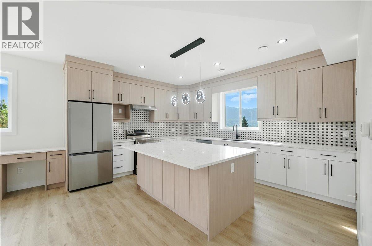 3736 Toba Road, Castlegar, British Columbia  V1N 4Y3 - Photo 8 - 10366137