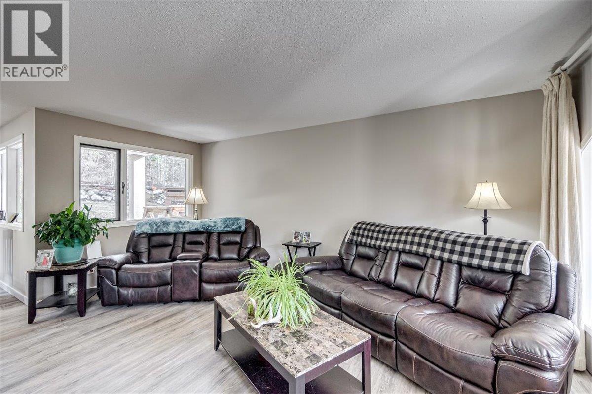 5407 Allendale Crescent, Castlegar, British Columbia  V1N 4V8 - Photo 10 - 10366304