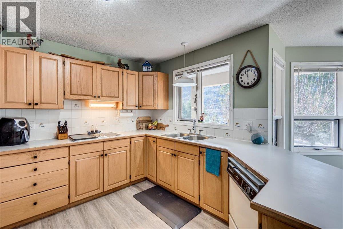 5407 Allendale Crescent, Castlegar, British Columbia  V1N 4V8 - Photo 19 - 10366304