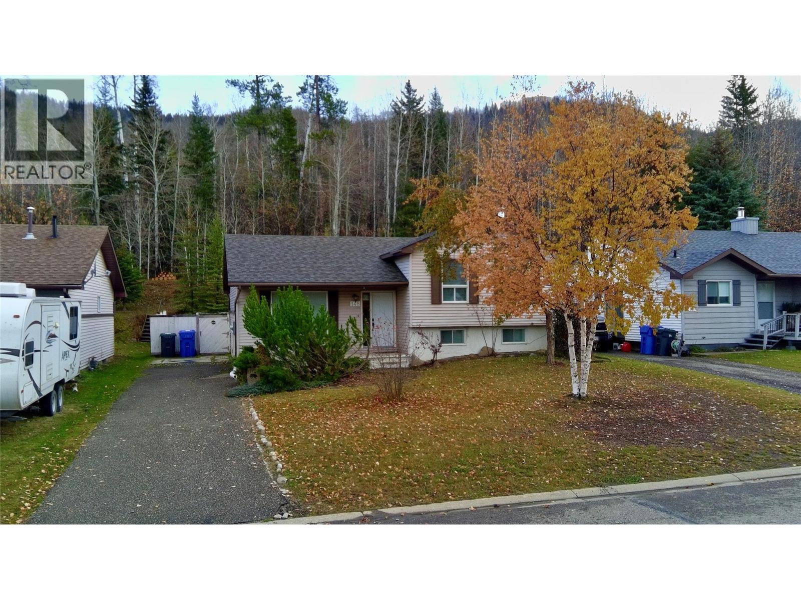 148 Gwillim Crescent, Tumbler Ridge, British Columbia  V0C 2W0 - Photo 1 - 10366097