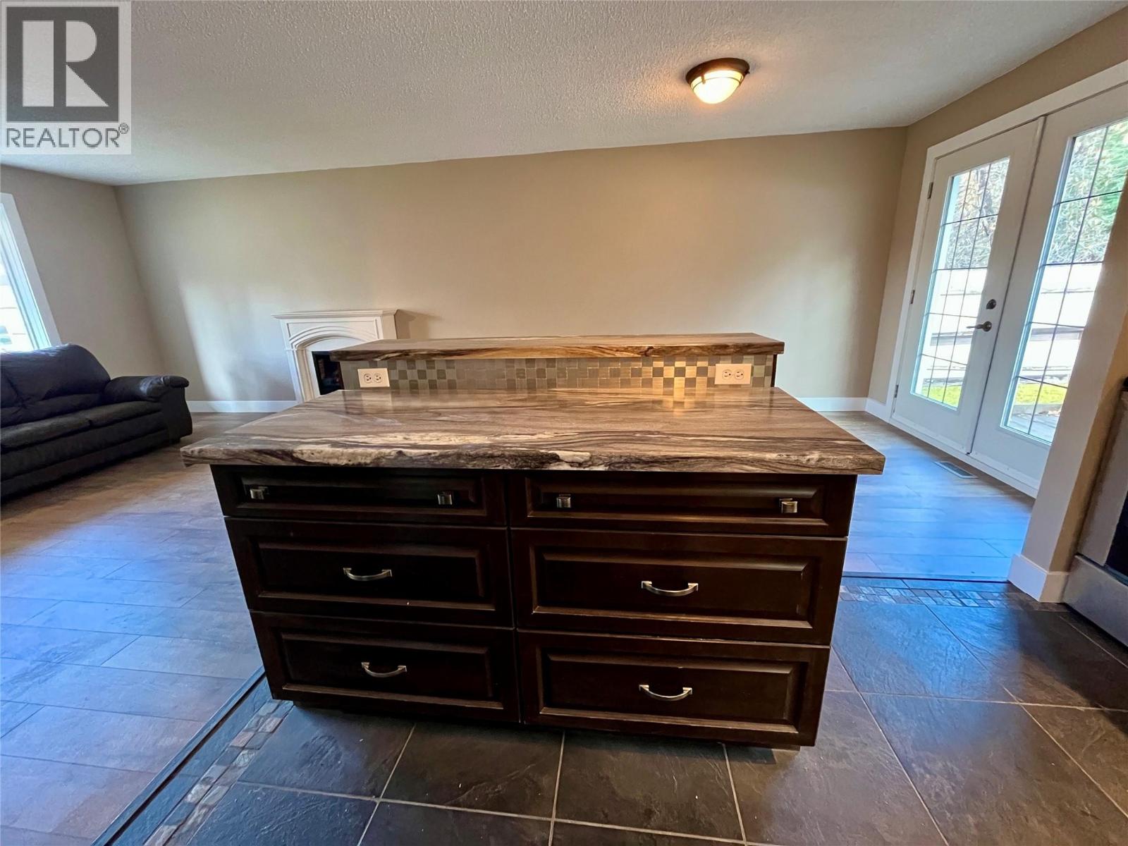 148 Gwillim Crescent, Tumbler Ridge, British Columbia  V0C 2W0 - Photo 8 - 10366097