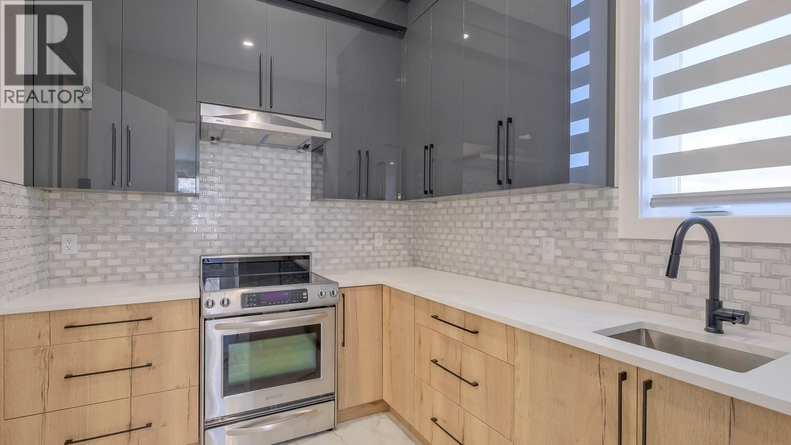 937 Royal Troon Lane, Kelowna, British Columbia  V1P 0A3 - Photo 5 - 10366355