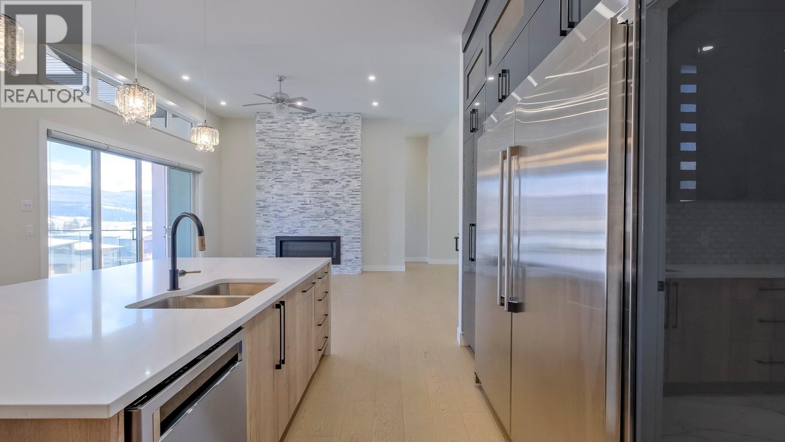 937 Royal Troon Lane, Kelowna, British Columbia  V1P 0A3 - Photo 9 - 10366355