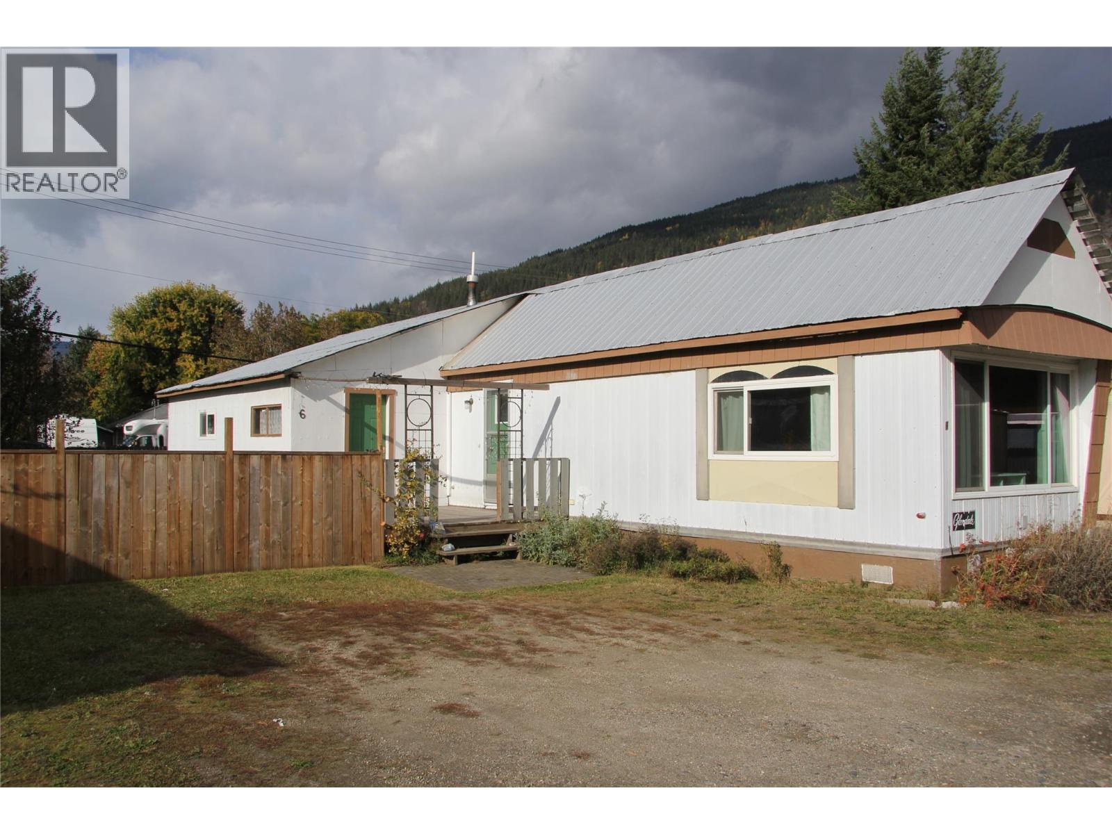 1204 Maplewood Street Unit# 6, Revelstoke, British Columbia  V0E 2S2 - Photo 1 - 10366342