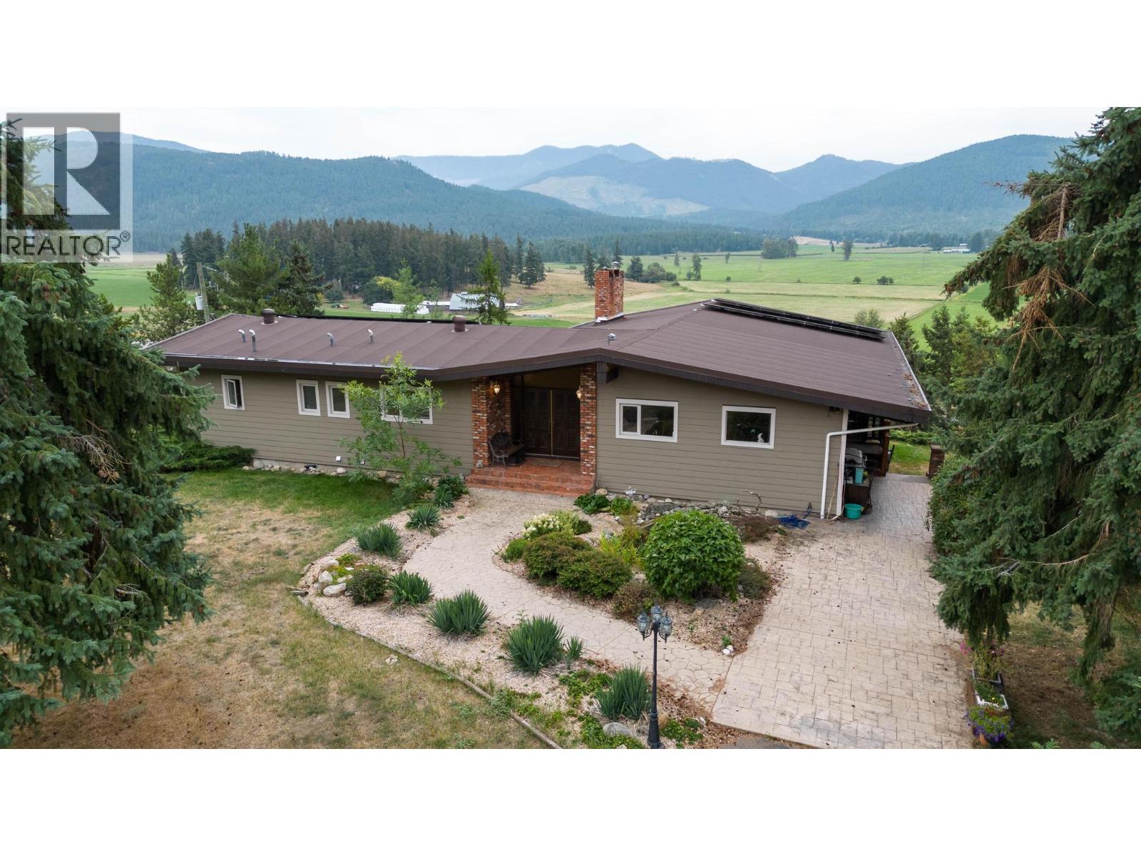 2545 6 Highway, Lumby, British Columbia  V0E 2G1 - Photo 1 - 10366341