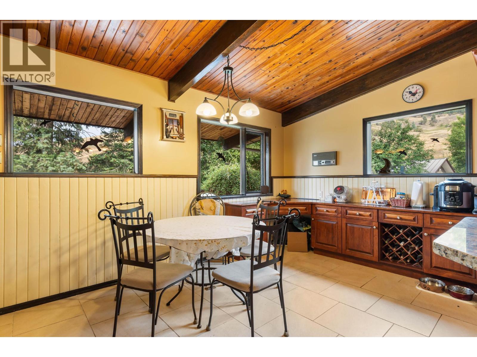 2545 6 Highway, Lumby, British Columbia  V0E 2G1 - Photo 18 - 10366341