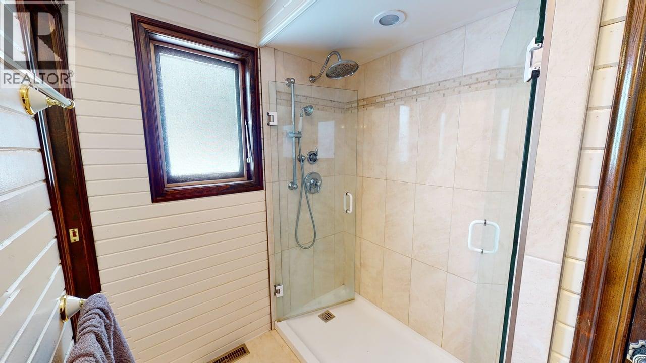 2545 6 Highway, Lumby, British Columbia  V0E 2G1 - Photo 22 - 10366341