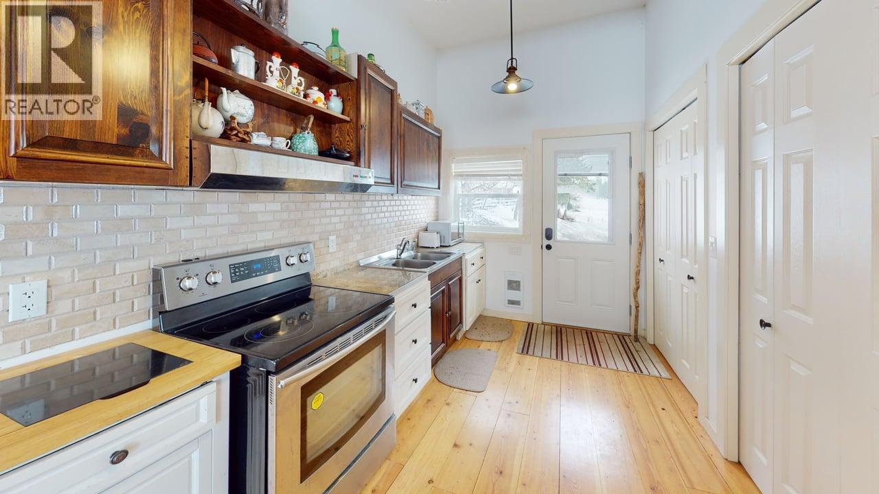 2545 6 Highway, Lumby, British Columbia  V0E 2G1 - Photo 49 - 10366341