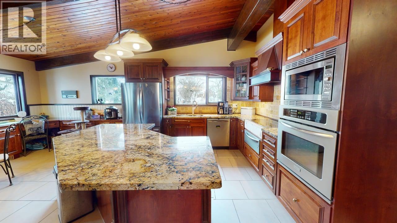 2545 6 Highway, Lumby, British Columbia  V0E 2G1 - Photo 5 - 10366341