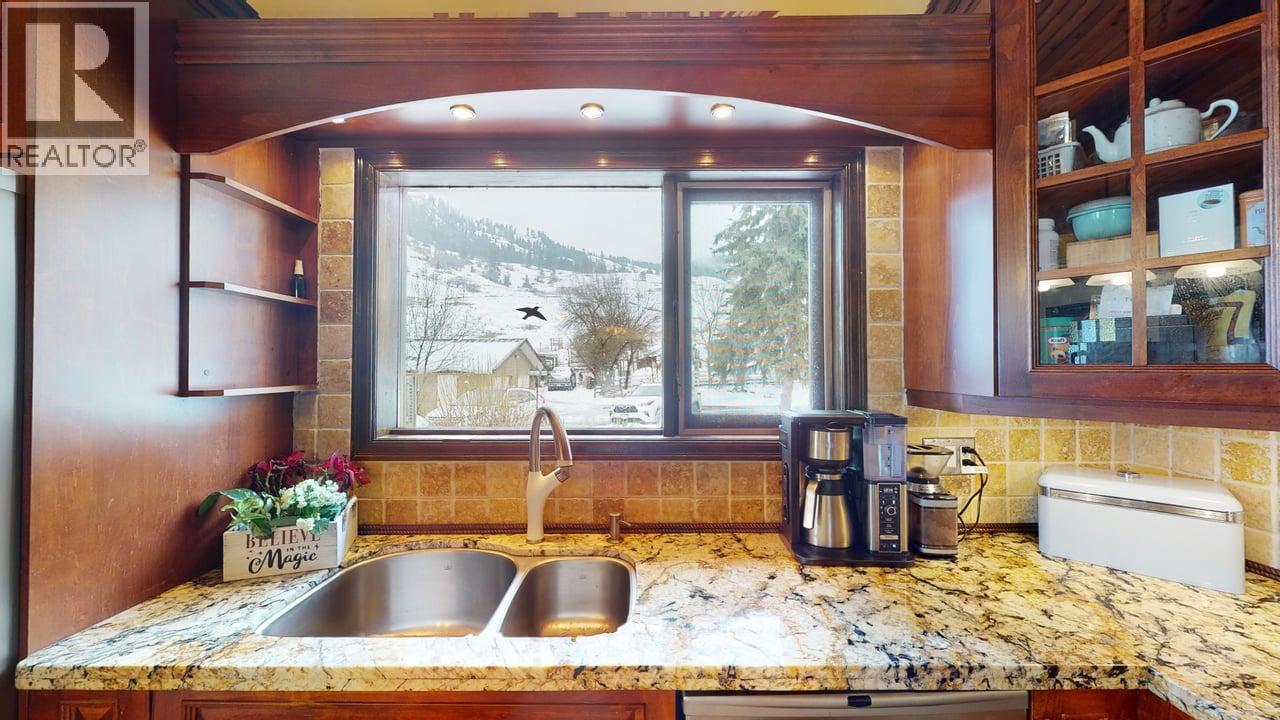 2545 6 Highway, Lumby, British Columbia  V0E 2G1 - Photo 6 - 10366341