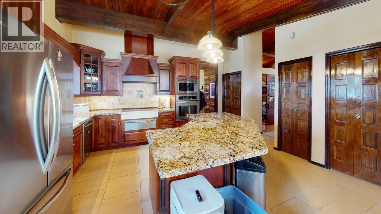 2545 6 Highway, Lumby, British Columbia  V0E 2G1 - Photo 8 - 10366341