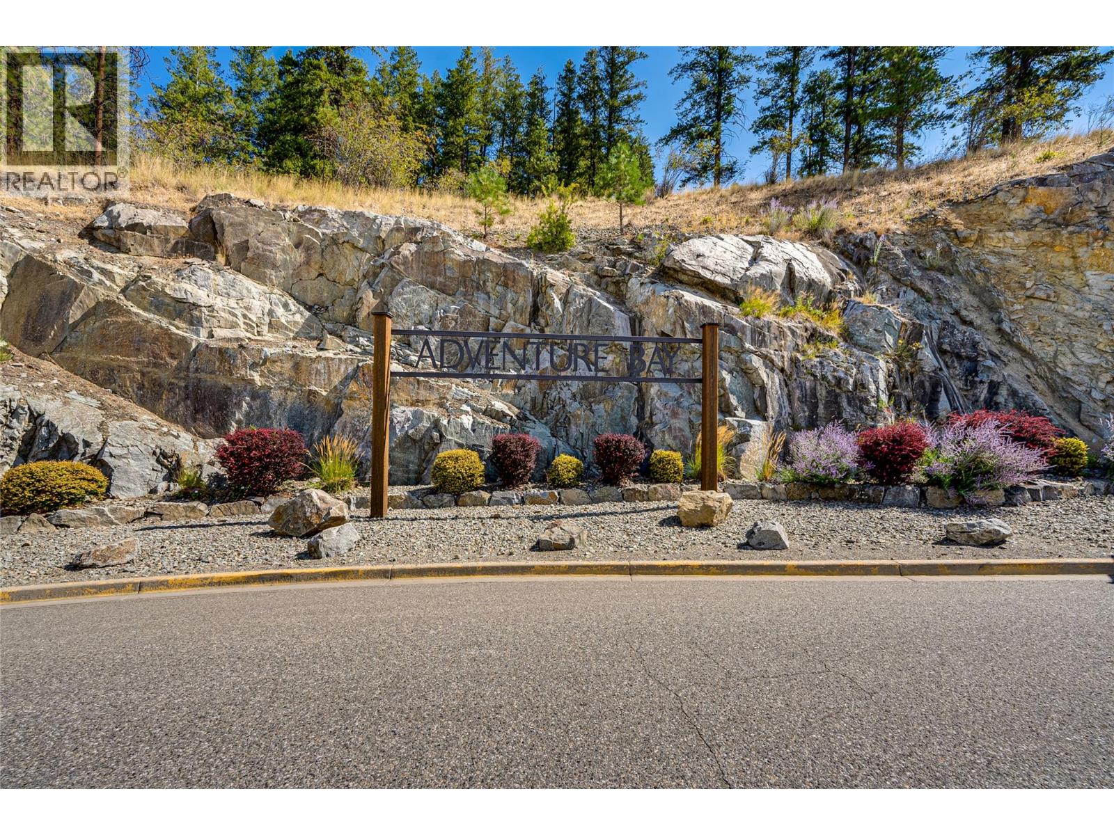 8828 Oxford Road, Vernon, British Columbia  V1H 2K8 - Photo 2 - 10366282