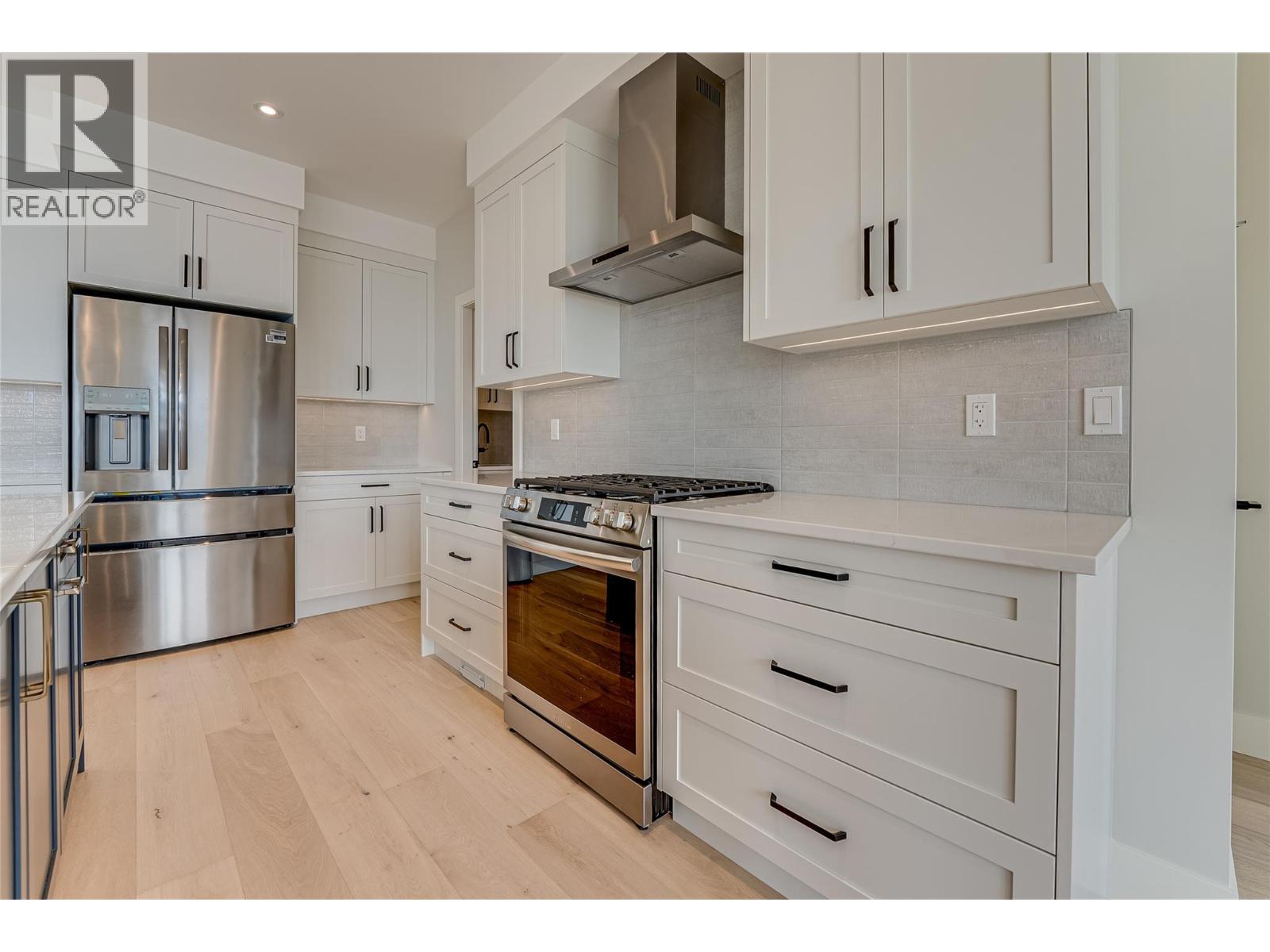 8828 Oxford Road, Vernon, British Columbia  V1H 2K8 - Photo 7 - 10366282