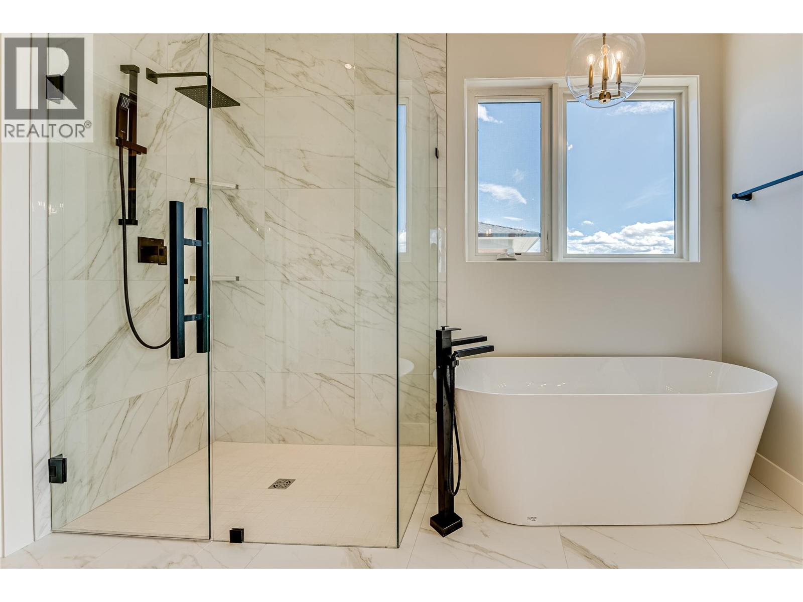 8828 Oxford Road, Vernon, British Columbia  V1H 2K8 - Photo 8 - 10366282