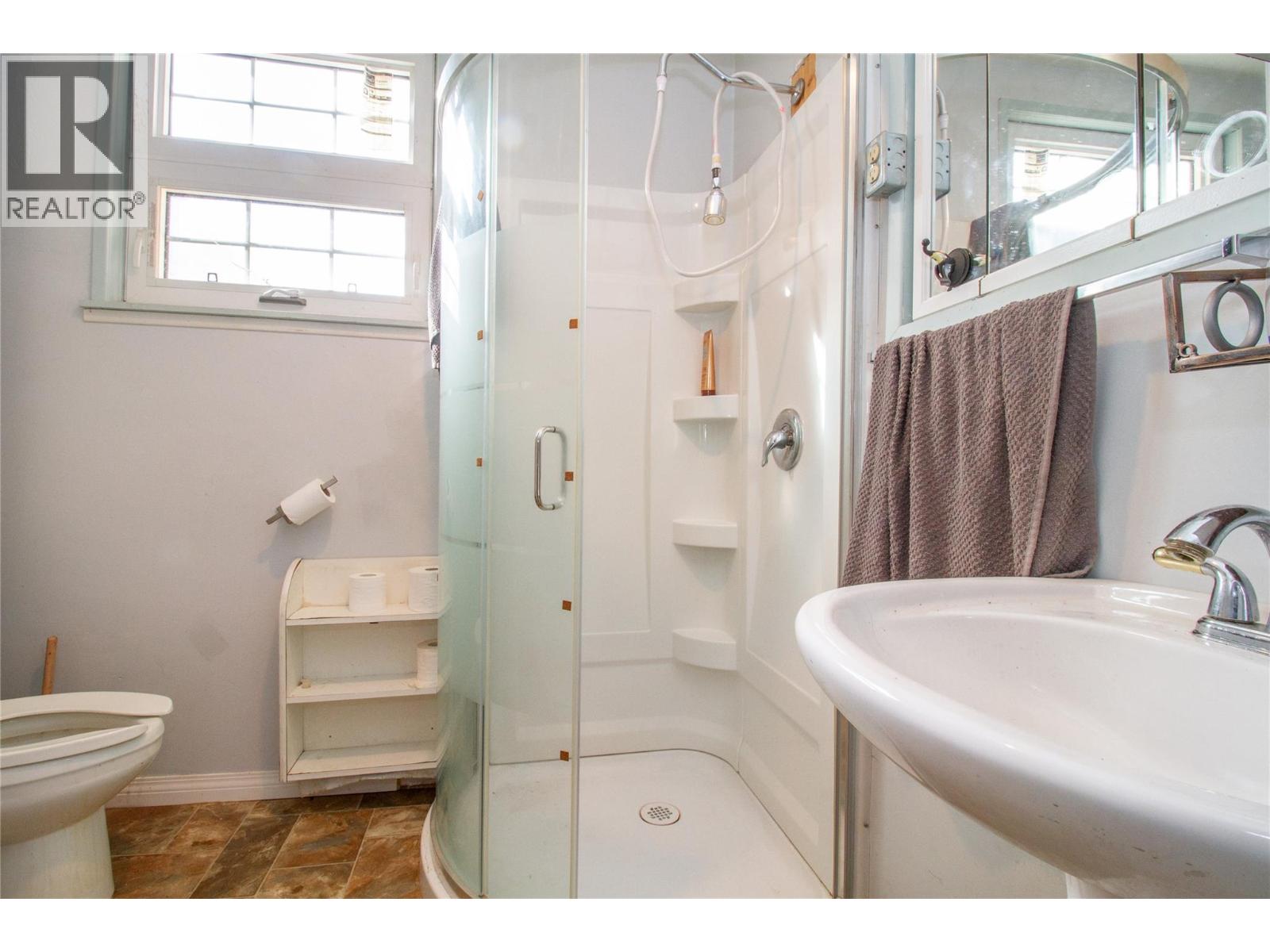 419 First Street, Revelstoke, British Columbia  V0E 2S0 - Photo 10 - 10366412