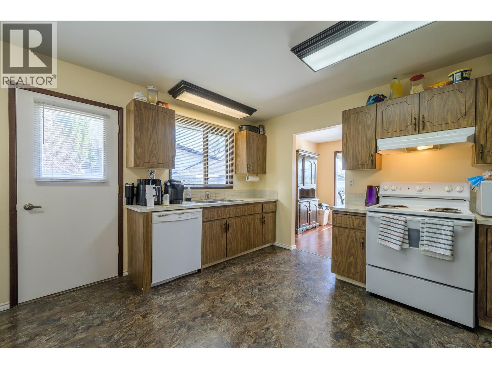 1757 Leighton Place, Kamloops, British Columbia  V2B 7P1 - Photo 3 - 10366466