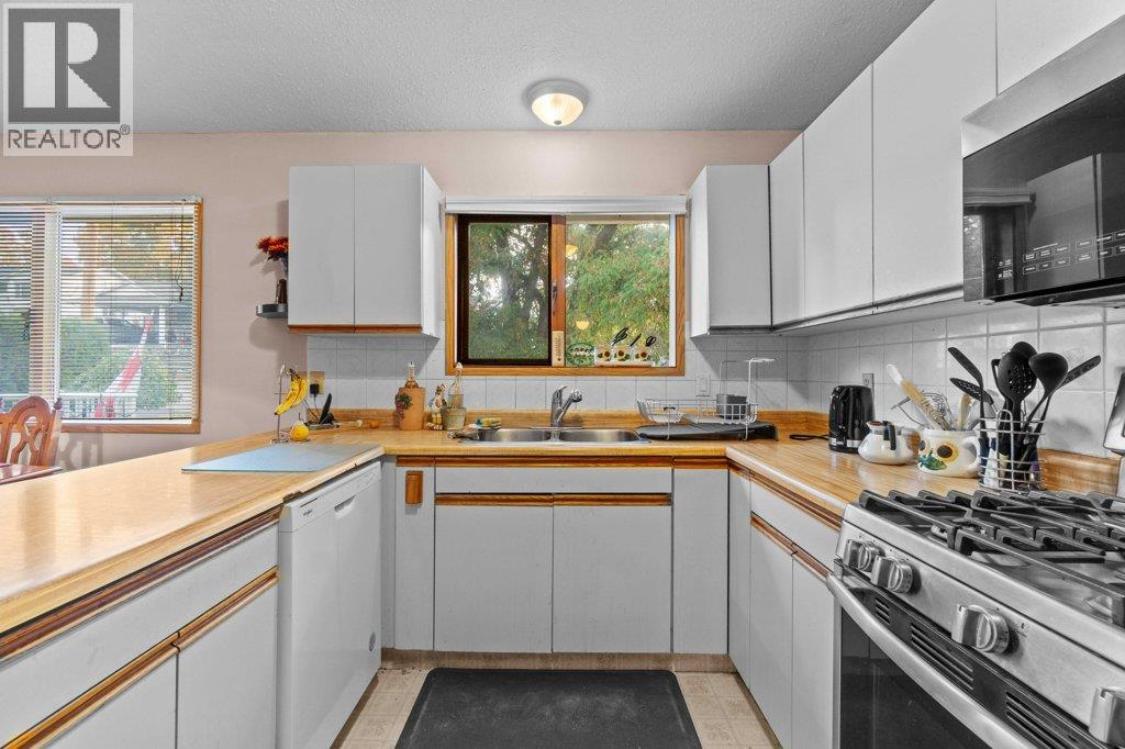 341 2 Street Se, Salmon Arm, British Columbia  V1E 4H3 - Photo 12 - 10366324