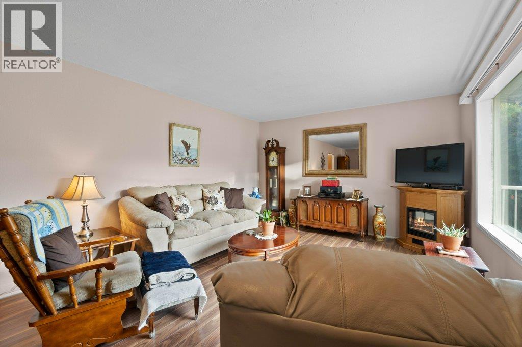 341 2 Street Se, Salmon Arm, British Columbia  V1E 4H3 - Photo 3 - 10366324