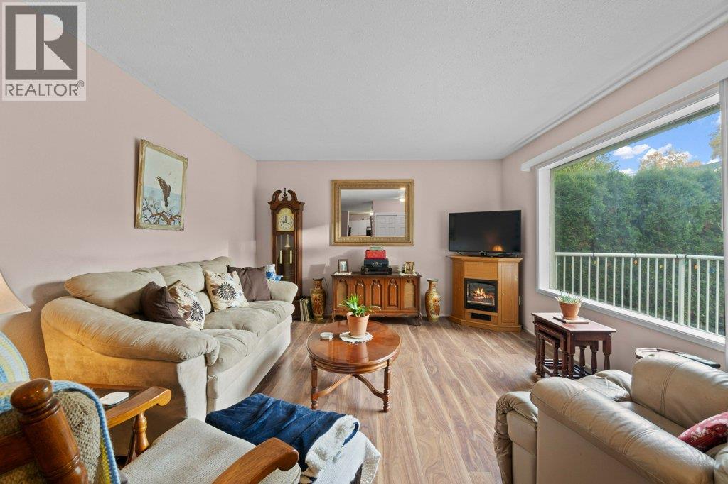 341 2 Street Se, Salmon Arm, British Columbia  V1E 4H3 - Photo 4 - 10366324