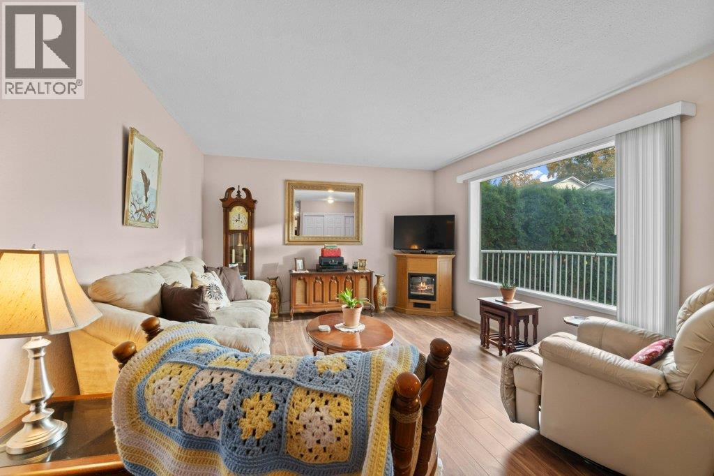 341 2 Street Se, Salmon Arm, British Columbia  V1E 4H3 - Photo 5 - 10366324