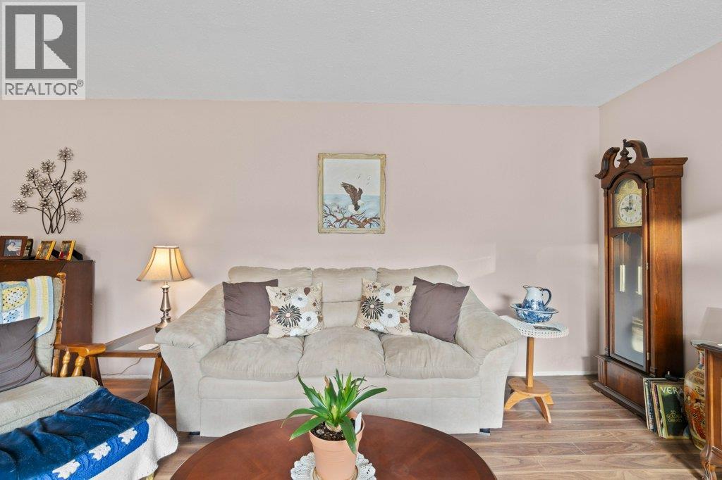 341 2 Street Se, Salmon Arm, British Columbia  V1E 4H3 - Photo 6 - 10366324