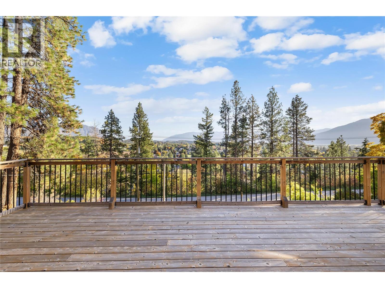 2424 Crawford Street, Creston, British Columbia  V0B 1G5 - Photo 3 - 10366708