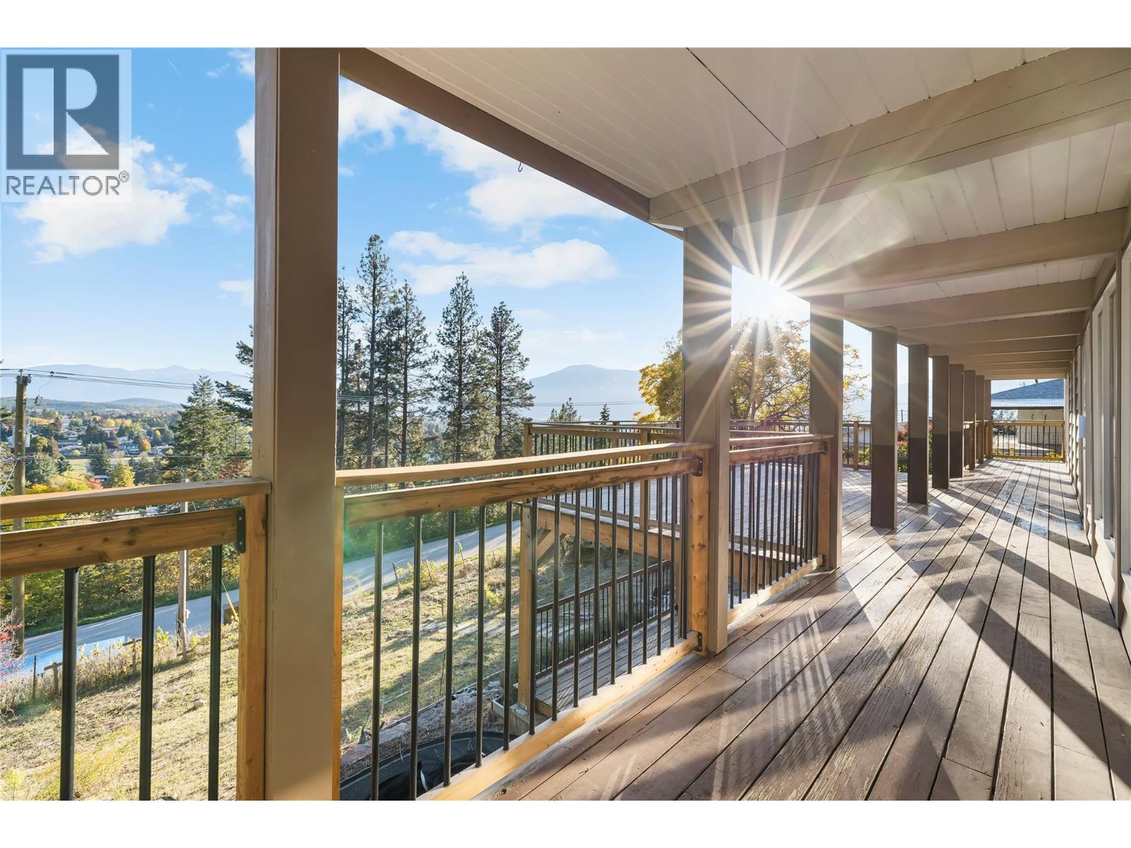 2424 Crawford Street, Creston, British Columbia  V0B 1G5 - Photo 4 - 10366708