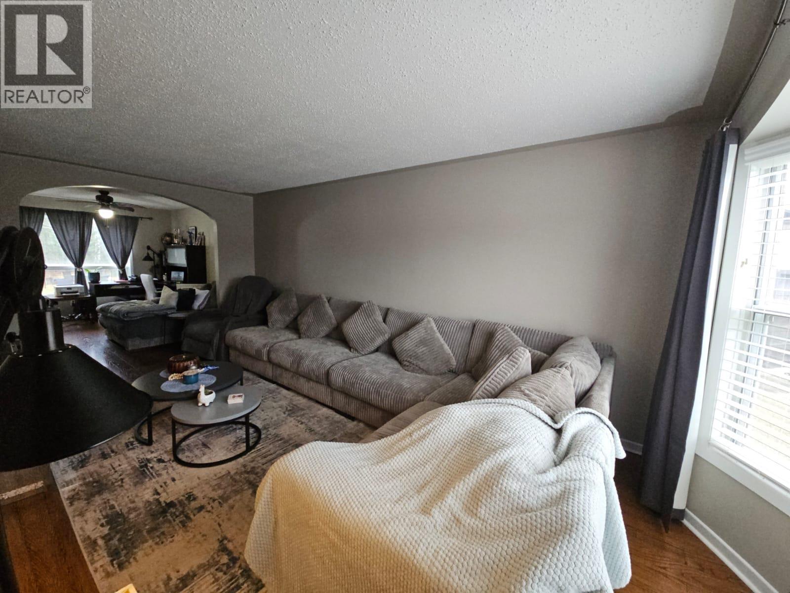 8 Sentinal Place, Tumbler Ridge, British Columbia  V0C 2W0 - Photo 3 - 10366873