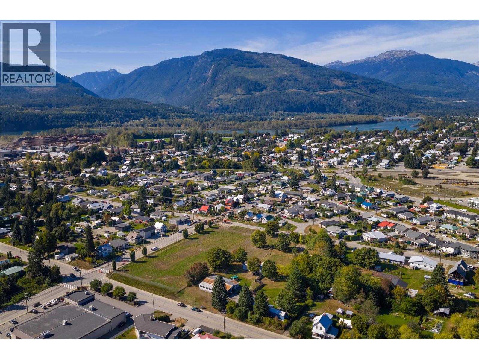 419 Edward Street, Revelstoke, British Columbia  V0E 2S0 - Photo 4 - 10363086