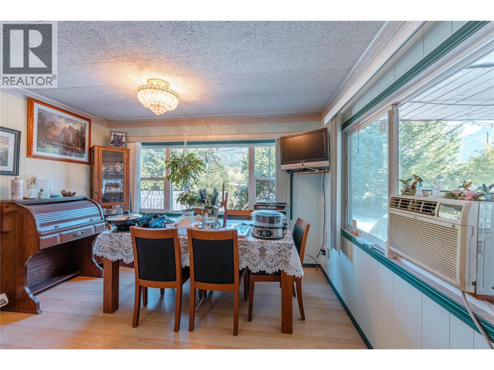 419 Edward Street, Revelstoke, British Columbia  V0E 2S0 - Photo 7 - 10363086