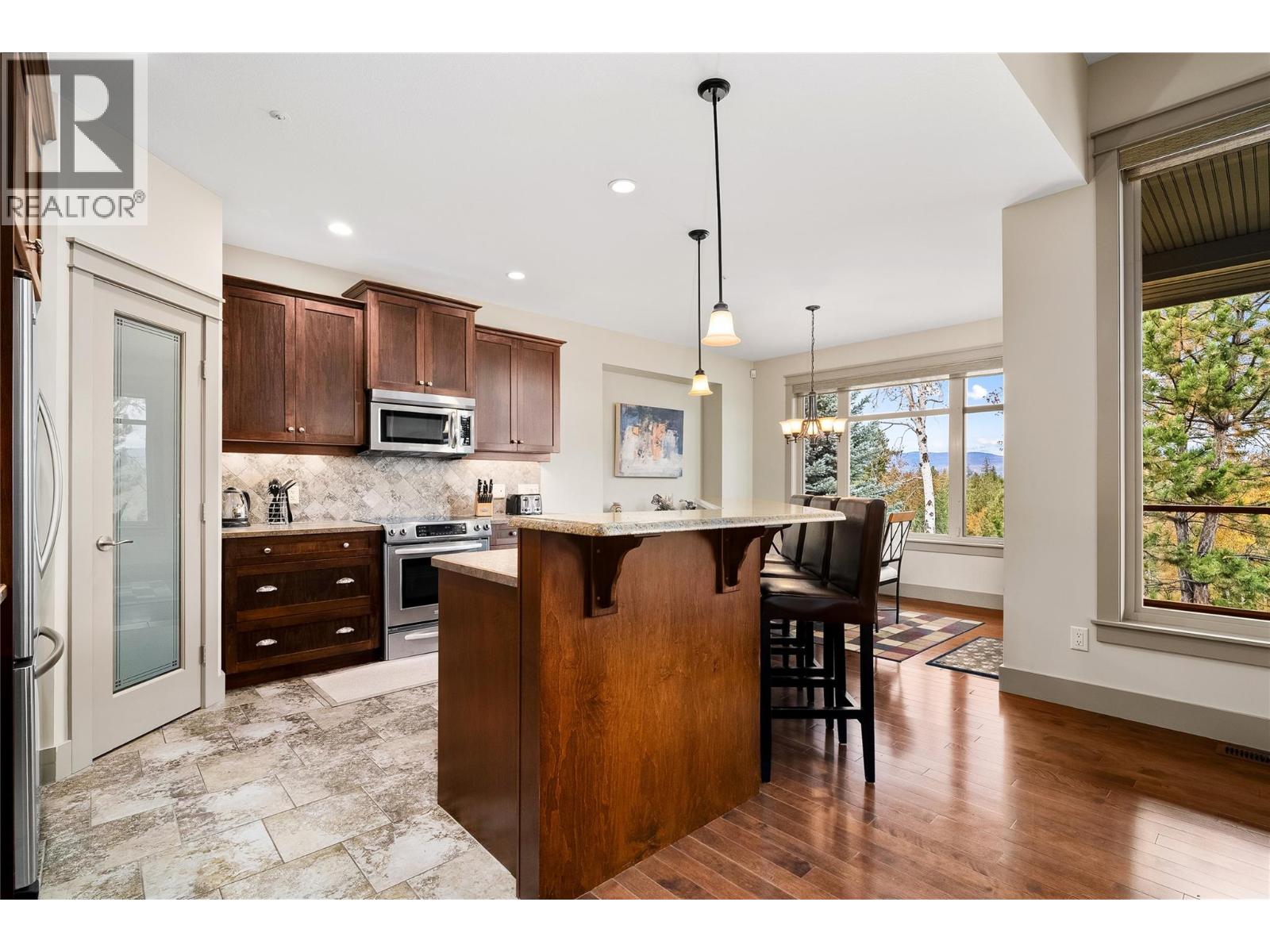 203 Longspoon Drive, Vernon, British Columbia  V1H 2H6 - Photo 6 - 10366807