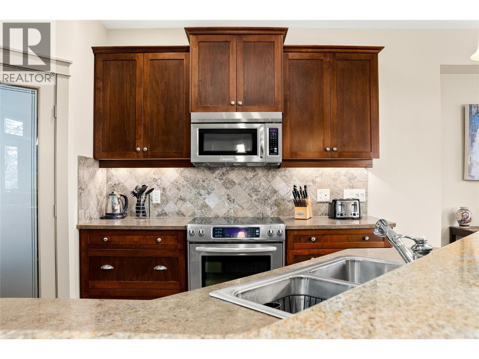 203 Longspoon Drive, Vernon, British Columbia  V1H 2H6 - Photo 8 - 10366807