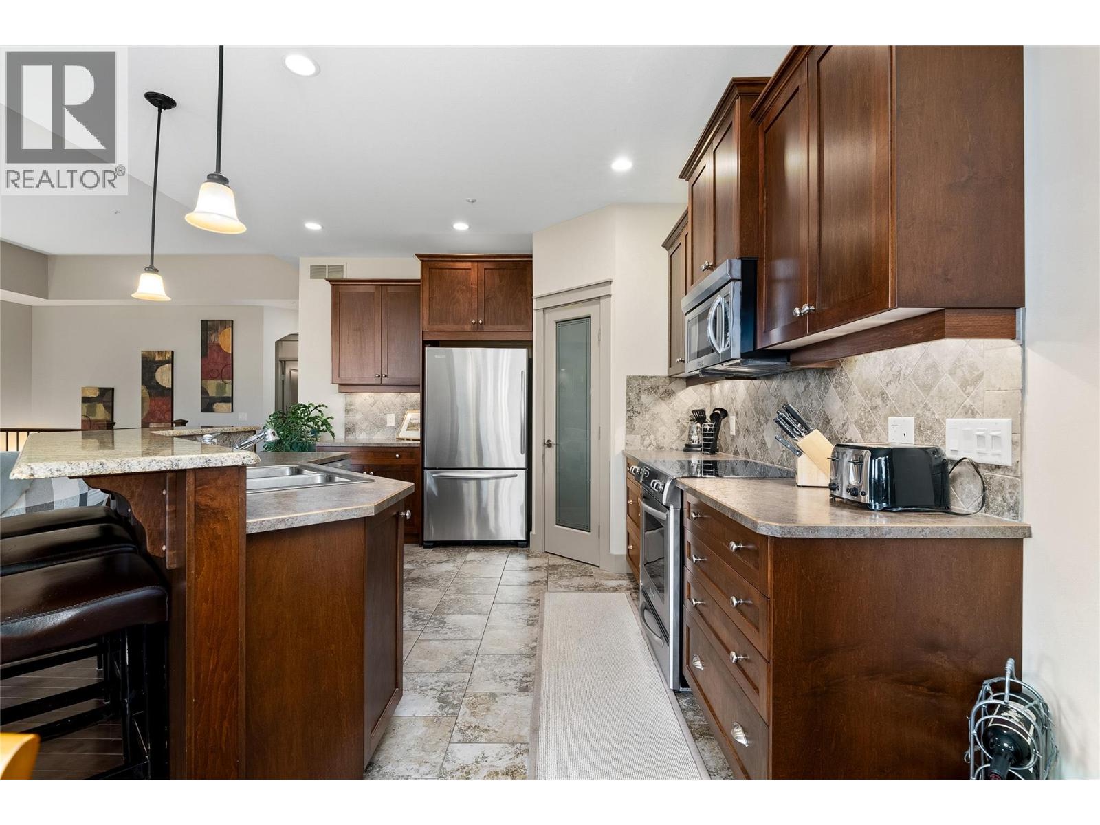 203 Longspoon Drive, Vernon, British Columbia  V1H 2H6 - Photo 9 - 10366807