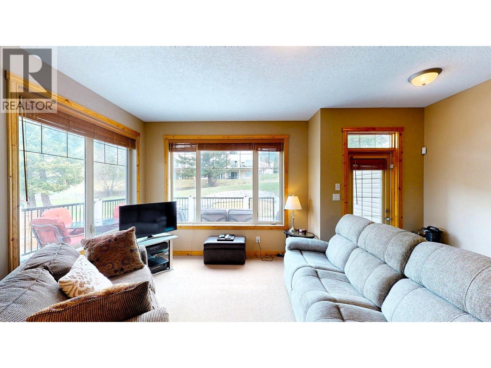 4886 Ridge Road, Radium Hot Springs, British Columbia  V0A 1M0 - Photo 3 - 10366875