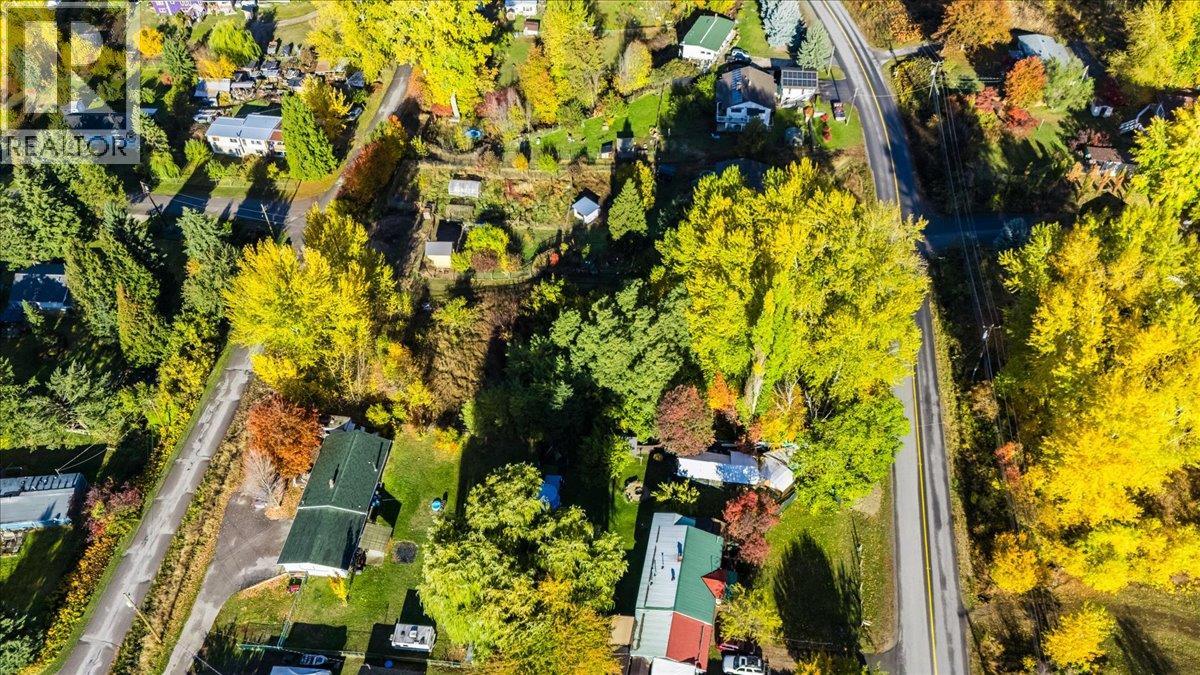 2073 Raspberry Road, Robson, British Columbia  V0G 1X0 - Photo 10 - 10366913