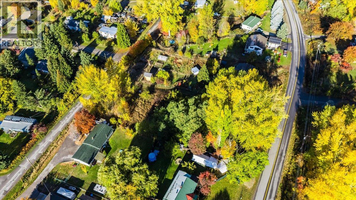 2073 Raspberry Road, Robson, British Columbia  V0G 1X0 - Photo 11 - 10366913