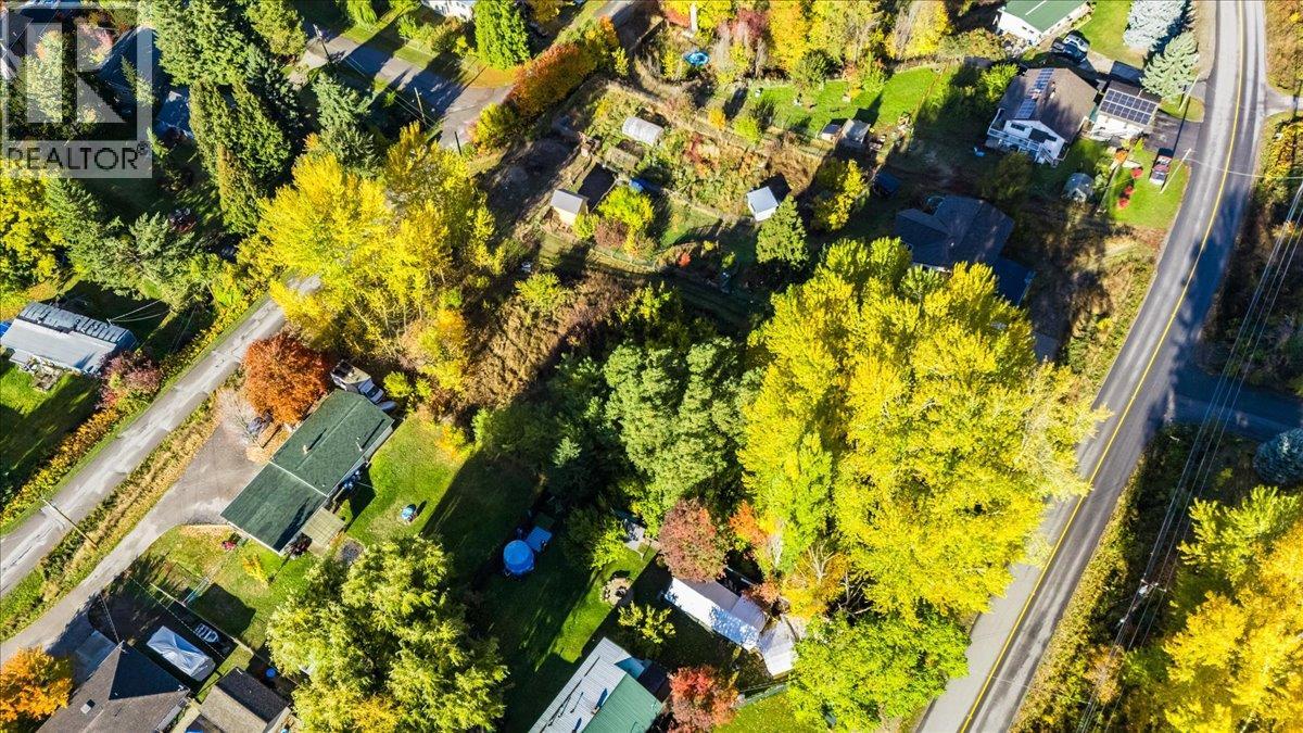 2073 Raspberry Road, Robson, British Columbia  V0G 1X0 - Photo 12 - 10366913