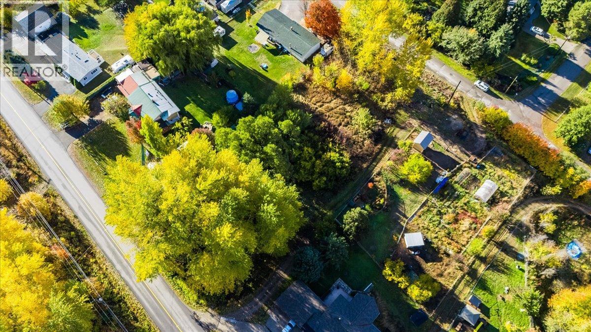 2073 Raspberry Road, Robson, British Columbia  V0G 1X0 - Photo 16 - 10366913