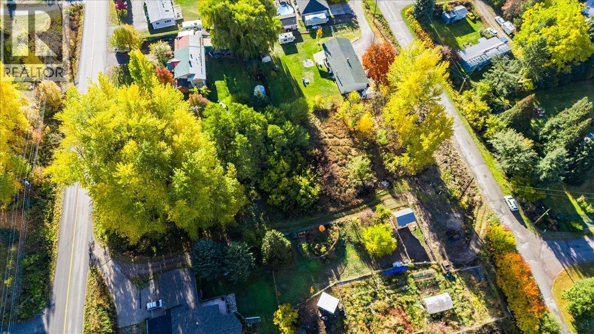 2073 Raspberry Road, Robson, British Columbia  V0G 1X0 - Photo 18 - 10366913