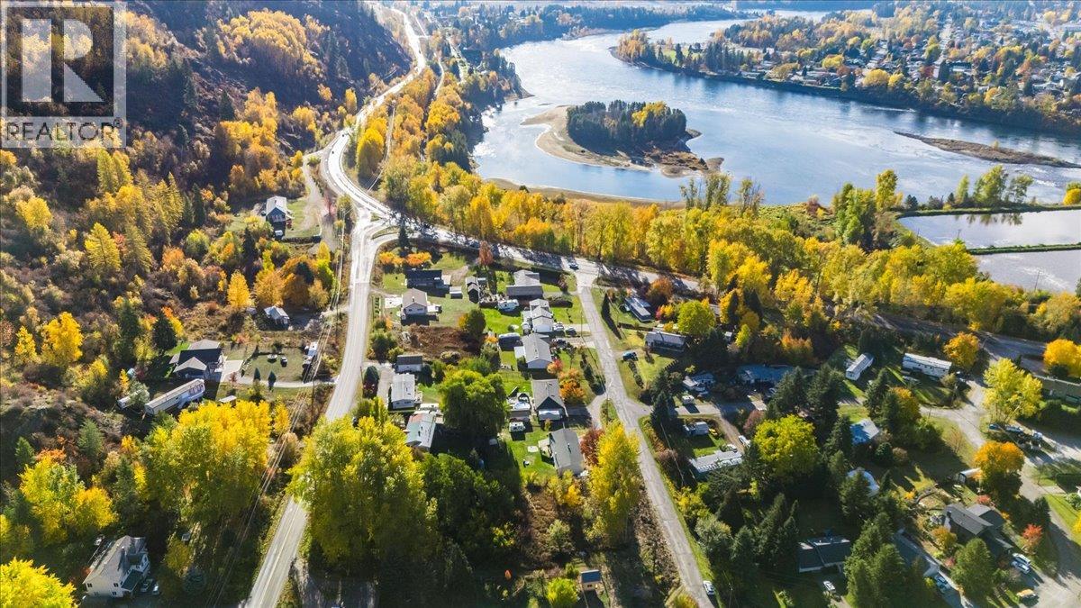 2073 Raspberry Road, Robson, British Columbia  V0G 1X0 - Photo 23 - 10366913