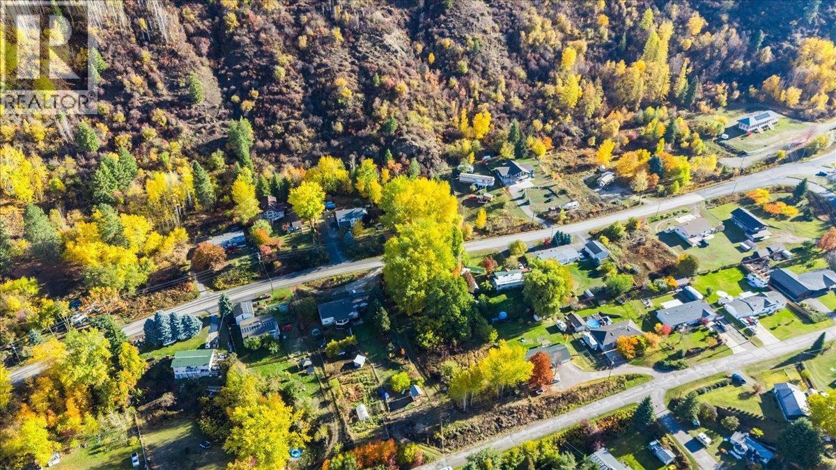 2073 Raspberry Road, Robson, British Columbia  V0G 1X0 - Photo 25 - 10366913