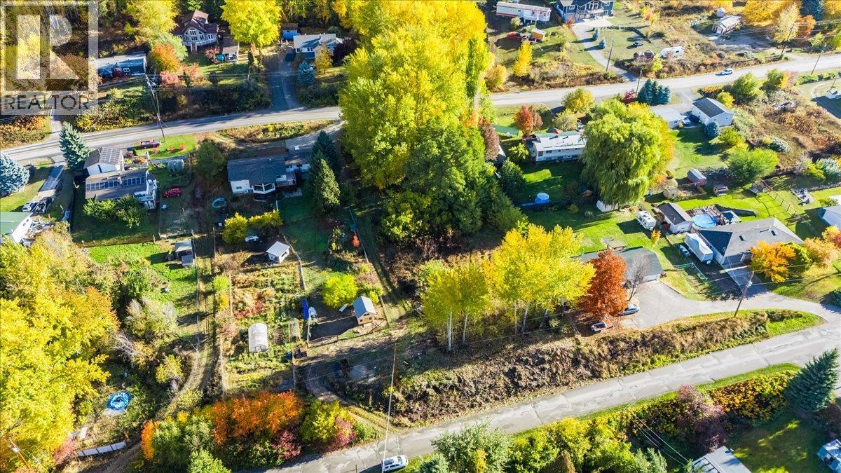 2073 Raspberry Road, Robson, British Columbia  V0G 1X0 - Photo 3 - 10366913