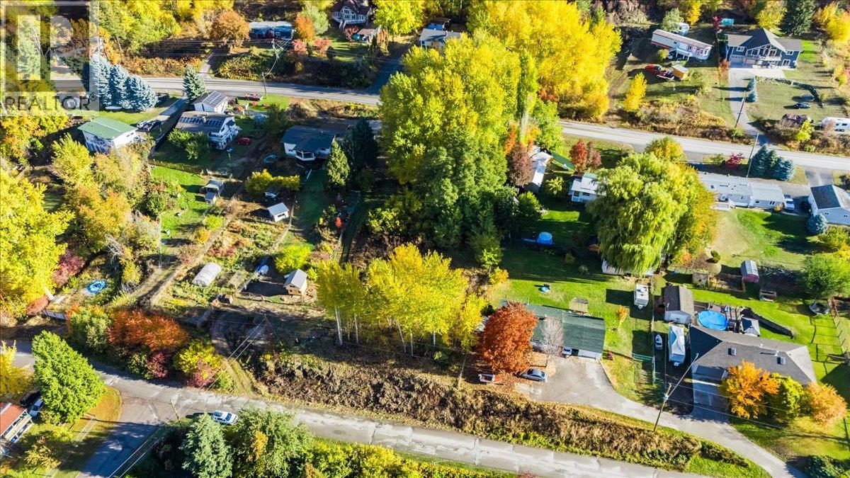 2073 Raspberry Road, Robson, British Columbia  V0G 1X0 - Photo 5 - 10366913