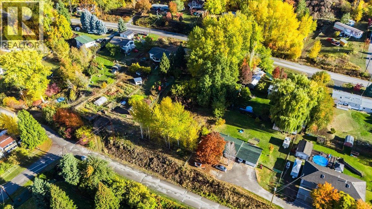 2073 Raspberry Road, Robson, British Columbia  V0G 1X0 - Photo 7 - 10366913