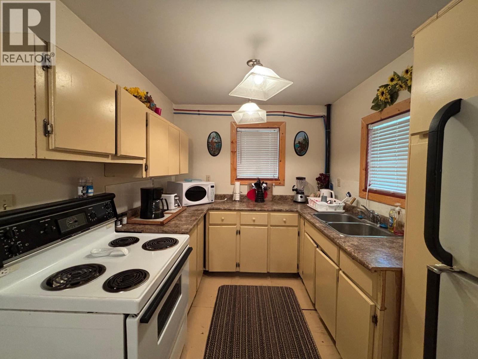 2832 Jewel Lake Road, Jewel Lake, British Columbia  V0H 1J0 - Photo 10 - 10367027