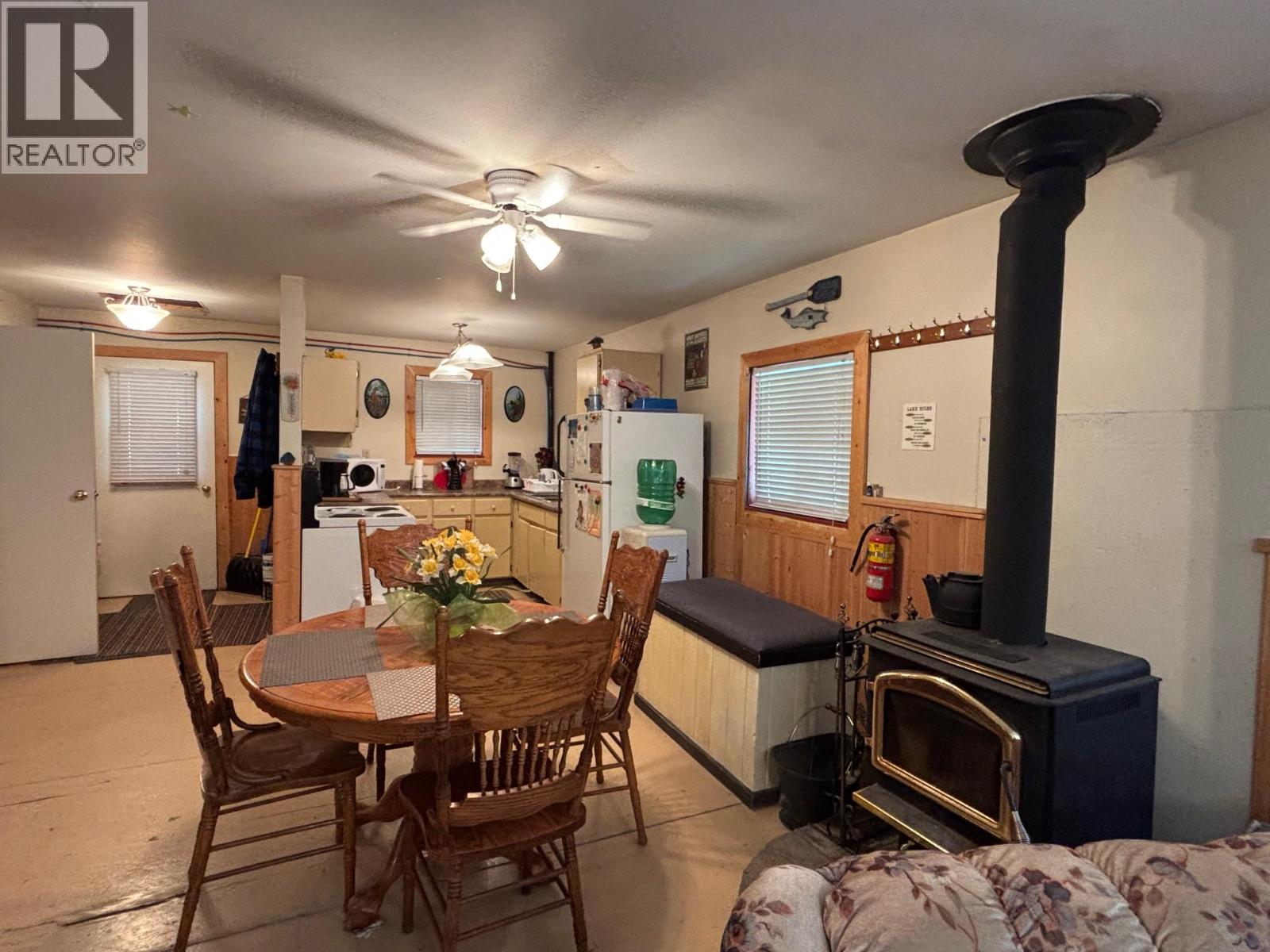 2832 Jewel Lake Road, Jewel Lake, British Columbia  V0H 1J0 - Photo 6 - 10367027