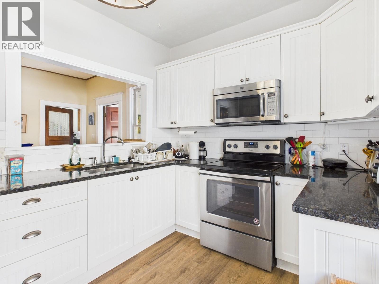 555 School Avenue, Oliver, British Columbia  V0H 1T0 - Photo 10 - 10367036