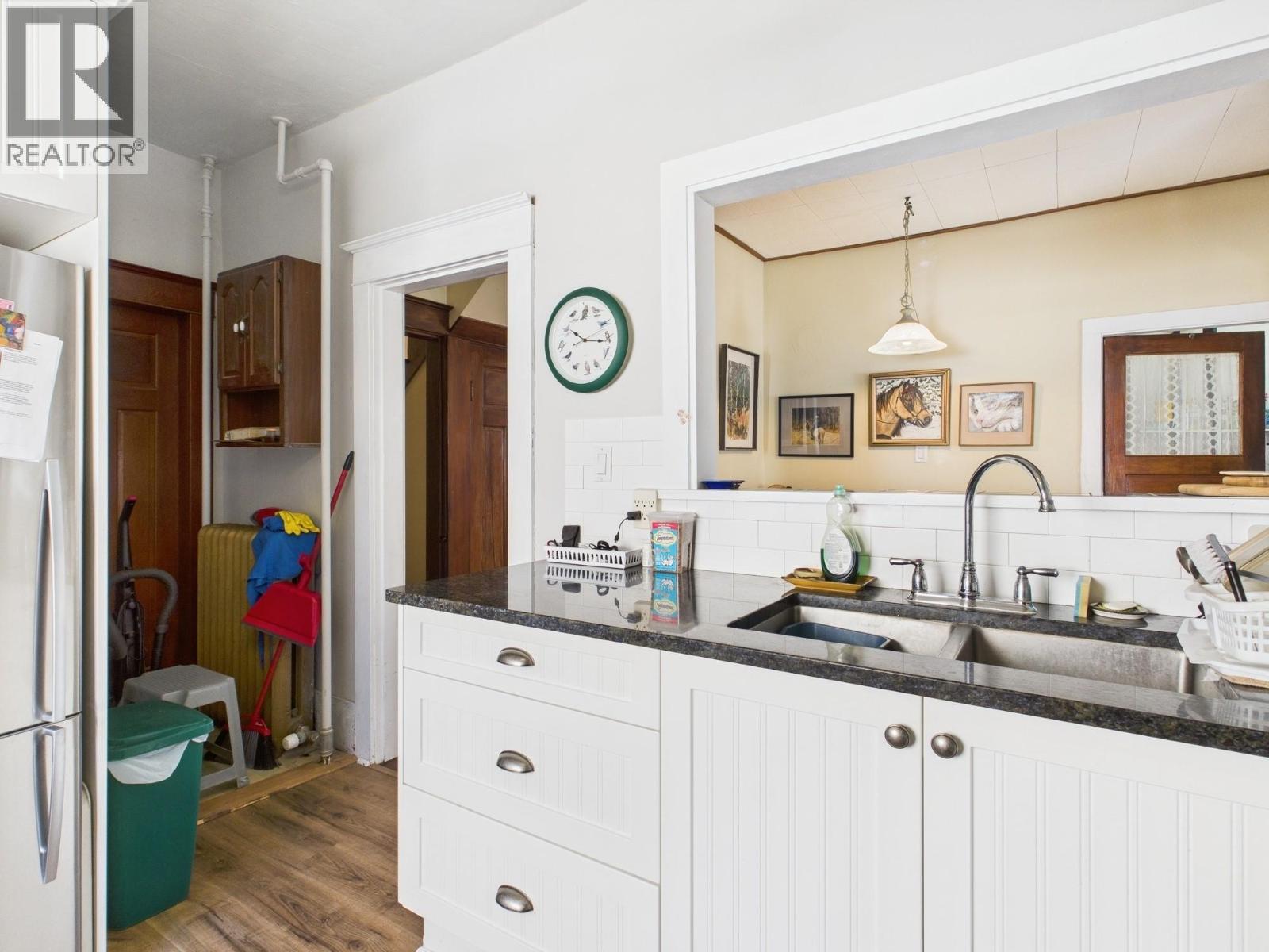 555 School Avenue, Oliver, British Columbia  V0H 1T0 - Photo 11 - 10367036