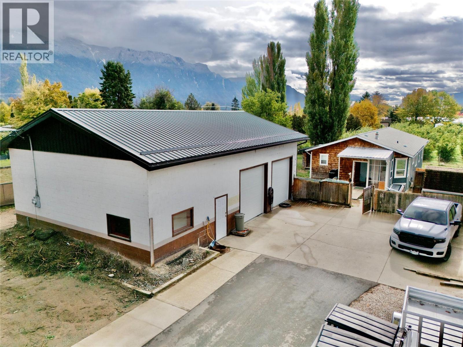 3211 Highway 3, Erickson, British Columbia  V0B 1G1 - Photo 11 - 10366319